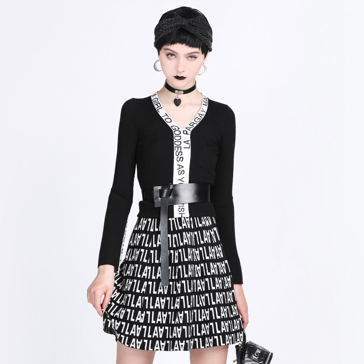 La pargay纳帕佳V领针织衫女黑色撞色字母印花腰带修身轻奢上衣