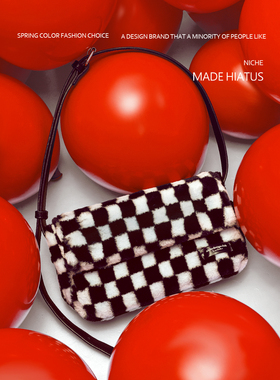 HIATUS小众设计包馆品牌原创黑白棋盘格子毛绒法棍包腋下斜挎方包
