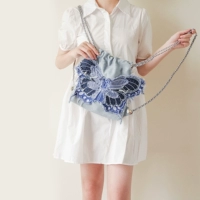 Маленькая джинсовая синяя пятно