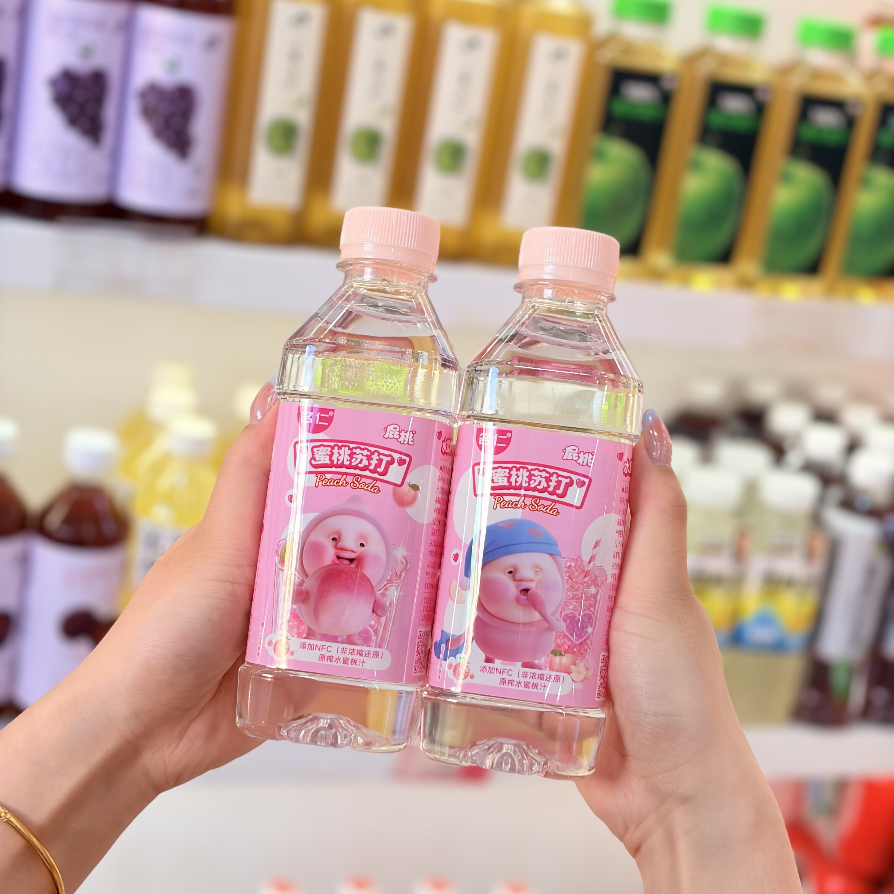 名仁蜜桃苏打水瓶装低热量无糖饮料清新口感屁桃联名果味果汁气泡