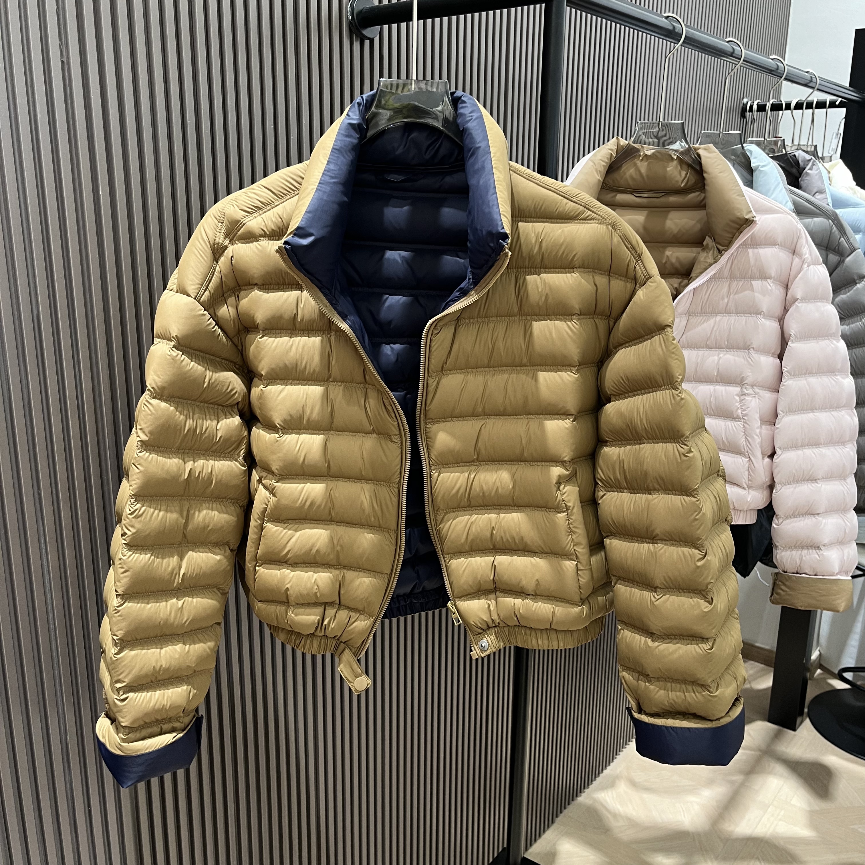 90白鸭绒排骨款双面拼色羽绒服女短款2025冬韩版立领撞色时尚外套