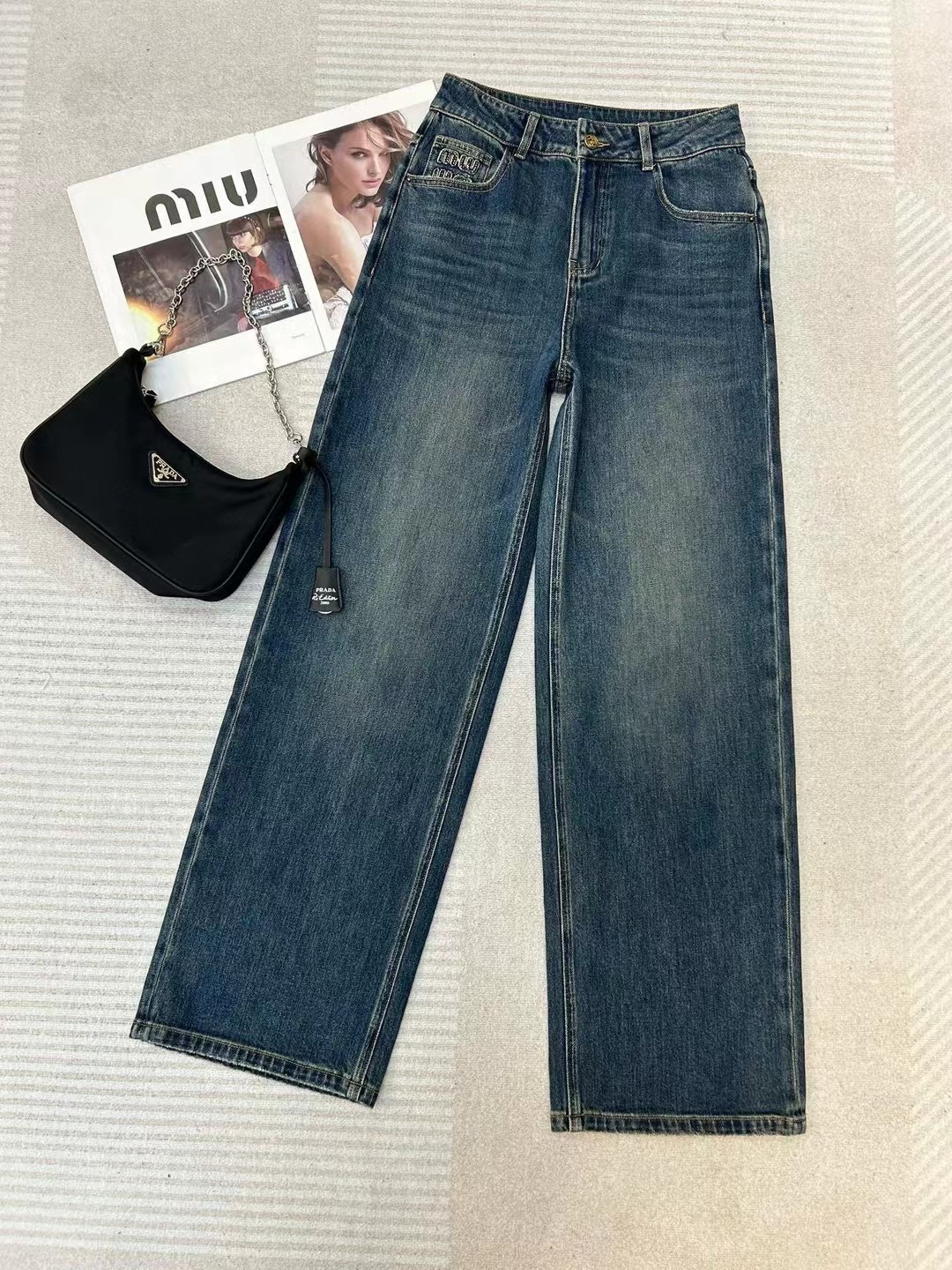 爆款返场加州往事_菁选忝然棉美式复古显瘦女后袋烫钻直筒牛仔裤