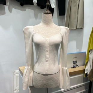 轻盈简洁 摒弃复杂 春复古桃心领柔美修身舒弹天丝针织衫上衣小衫