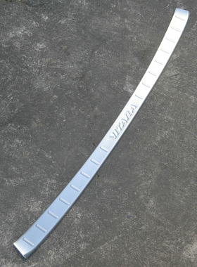 适用于2016-18款长安铃木维特拉不锈钢后备箱踏板 Vitara外后护板