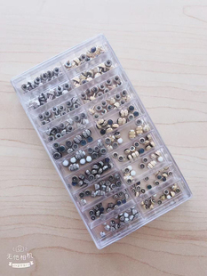 滴胶铜把头,金色银色大小都有,一盒约为300个