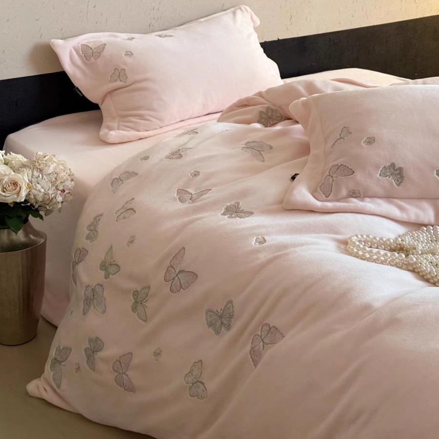 高端简约蝴蝶粉色牛奶绒四件套