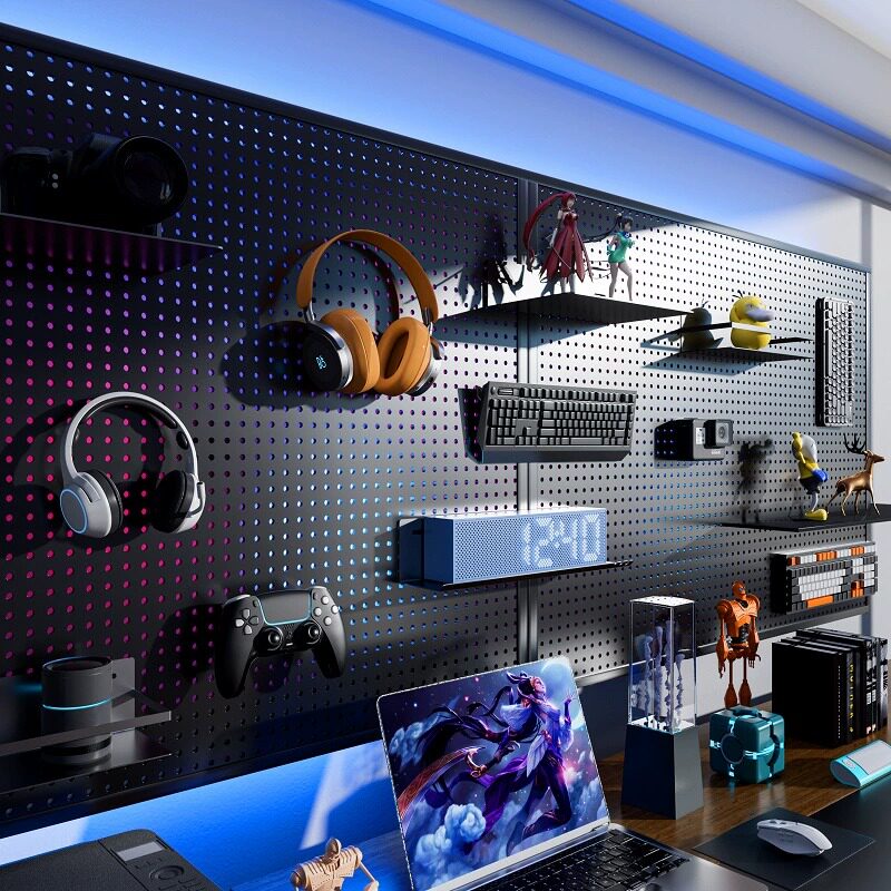 电竞房洞洞板黑色墙上置物架书房上方布置改造电脑桌墙面挂板铁艺