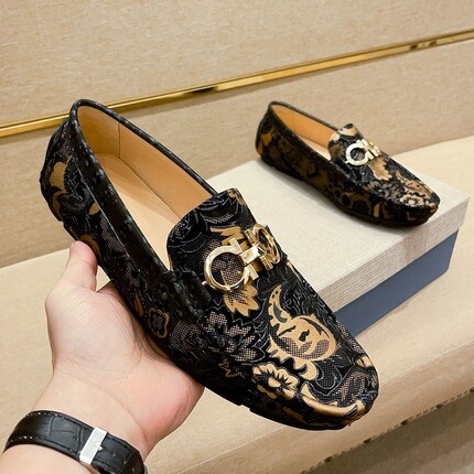 European High-End Men's Genuine Leather Loafers, Casual Slip-On Driving Shoes with Metal Buckle
