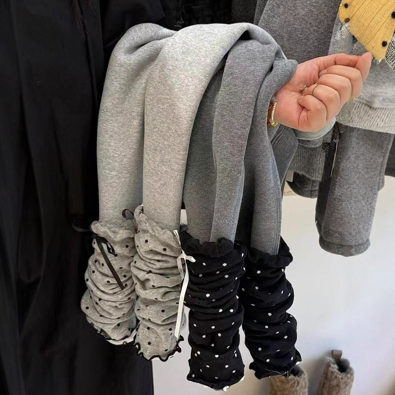 韩国童装女童加绒打底裤25冬季新款百搭中小童洋气波点袜套加厚裤