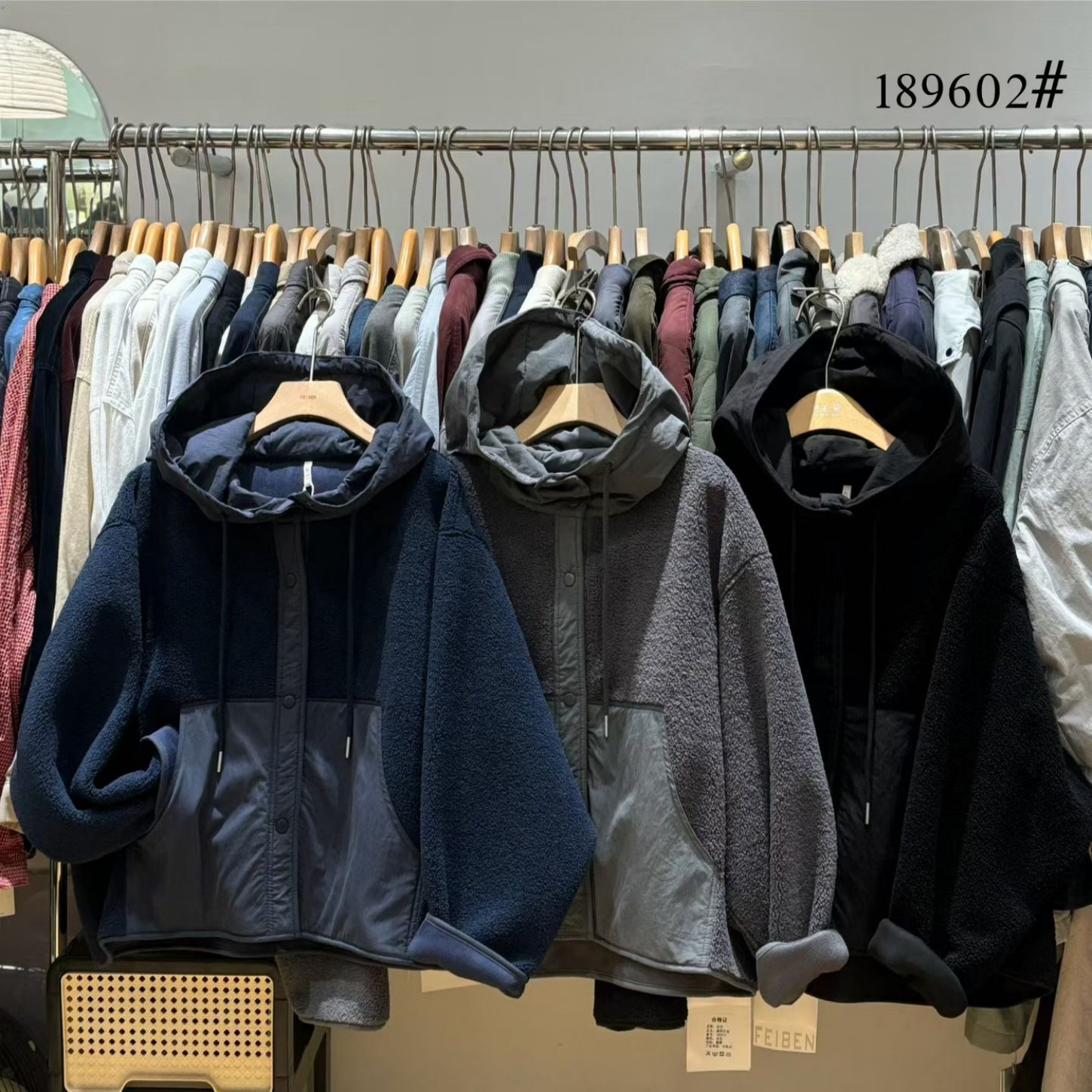 非本女装189602冬季新品宽松大码胖mm慵懒松弛风连帽仿羊羔毛外套