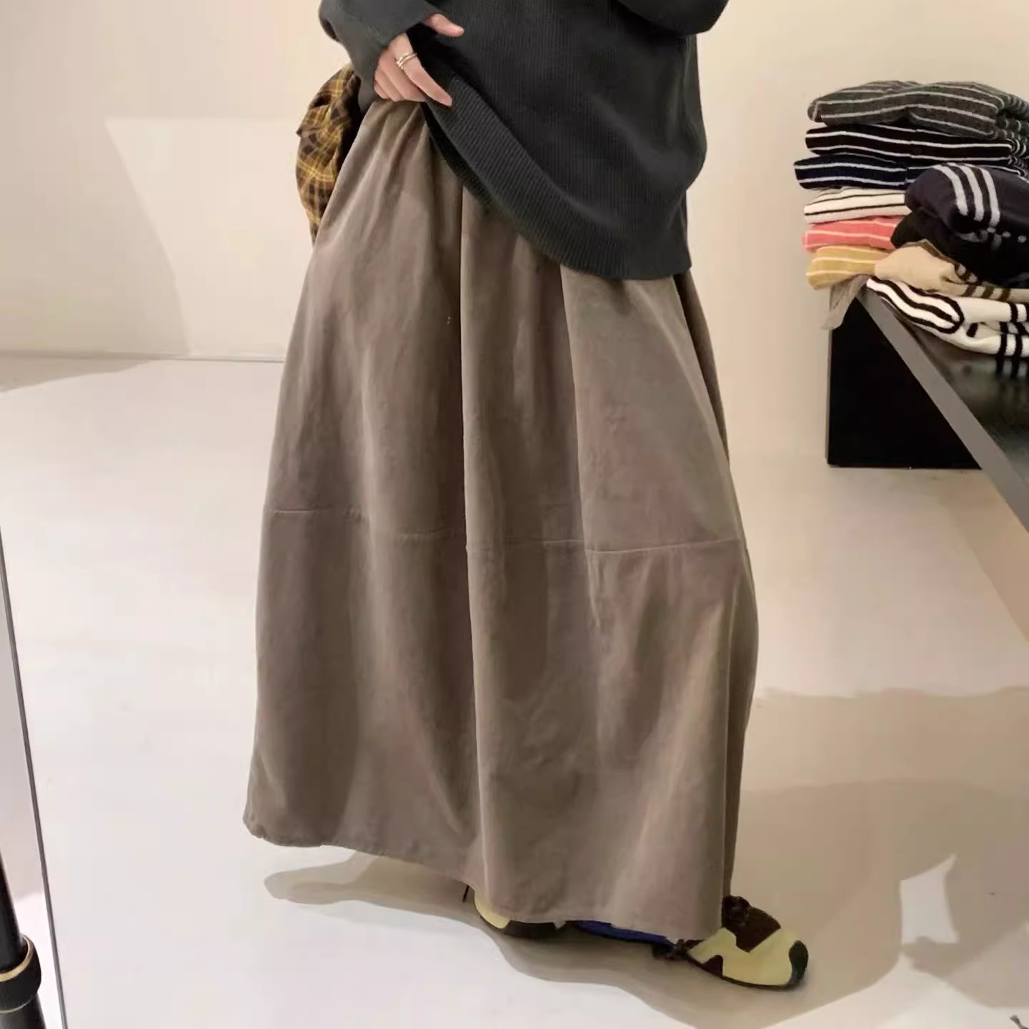 大7女装21693秋冬季遮肉宽松大码胖mm慵懒松弛风灯芯绒伞裙半身裙