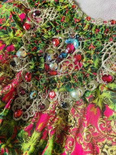 衫 258元 三件上允竹语声台湾网纱重工钉珠绣花领宽松透气妈妈短袖