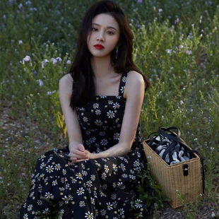 高级感气质收腰中长款 小雏菊碎花连衣裙女夏季 吊带裙 明星同款 法式