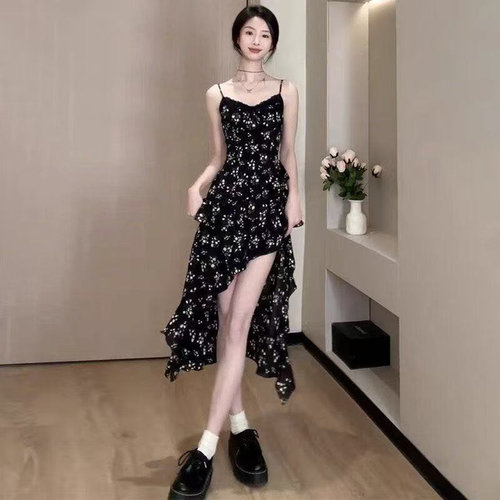 海边碎花吊带连衣裙2025年女夏季