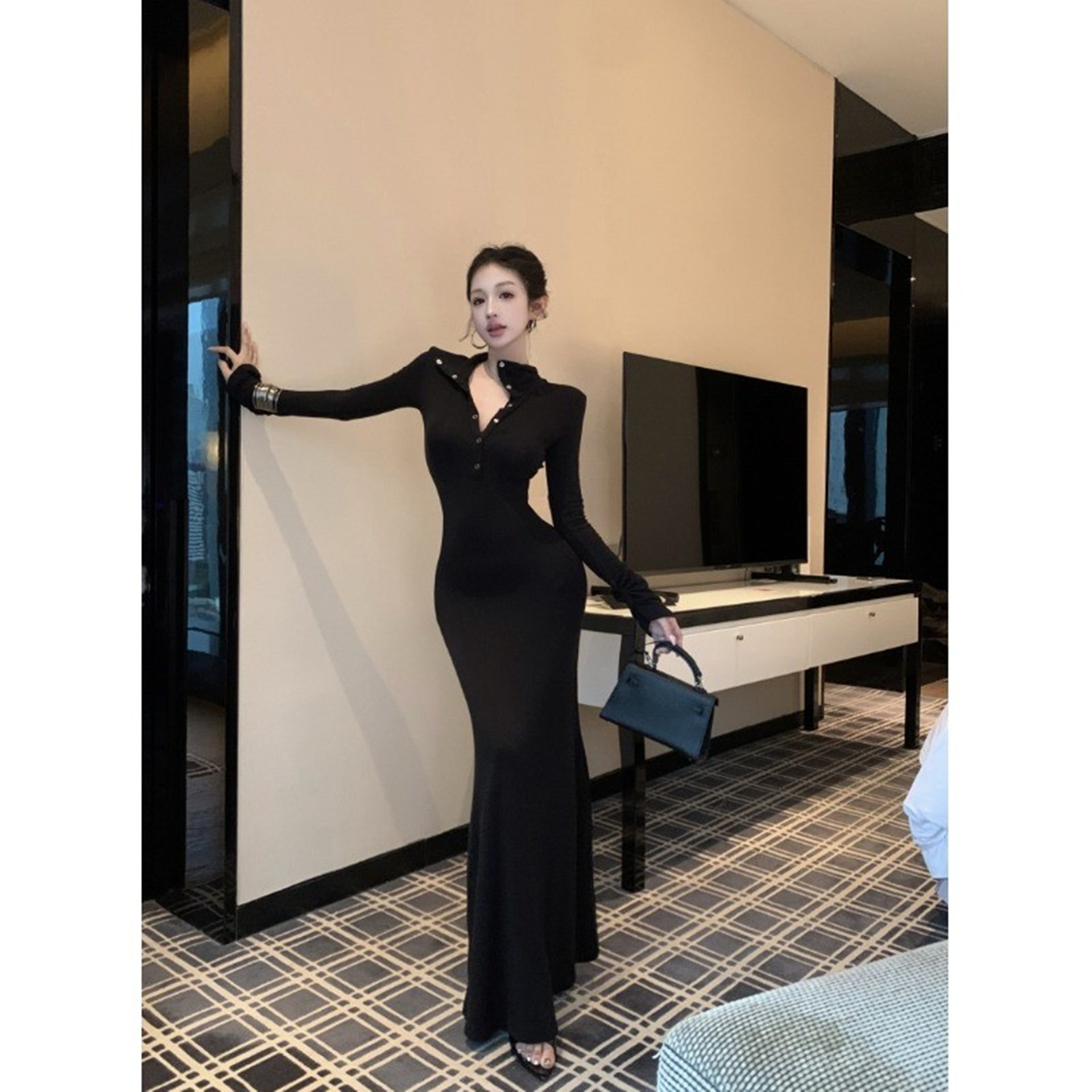 黑色翻领长袖连衣裙女春秋季长裙