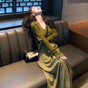 高级感独特绝美小套装裙女2024早秋新款韩系简约慵懒风抹茶绿毛衣