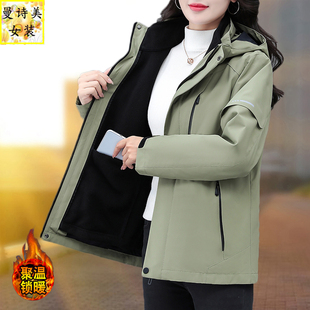 冲锋衣女款三合一可拆卸秋冬季2025新款中年妈妈宽松加绒加厚外套
