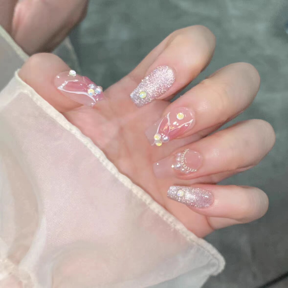 手工穿戴甲新款人鱼泡泡珍珠链条极光粉立体猫眼纯欲仙女成品美甲