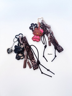 原创皮革黑皮kitty泳衣kt包包挂件豹纹Y2K皮绳混搭挂饰度假风配饰