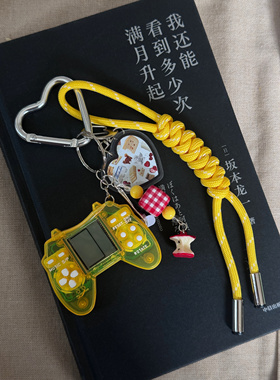 原创香蕉企鹅miu系挂件游戏机黄色包挂饰多巴胺钥匙扣手作小红书