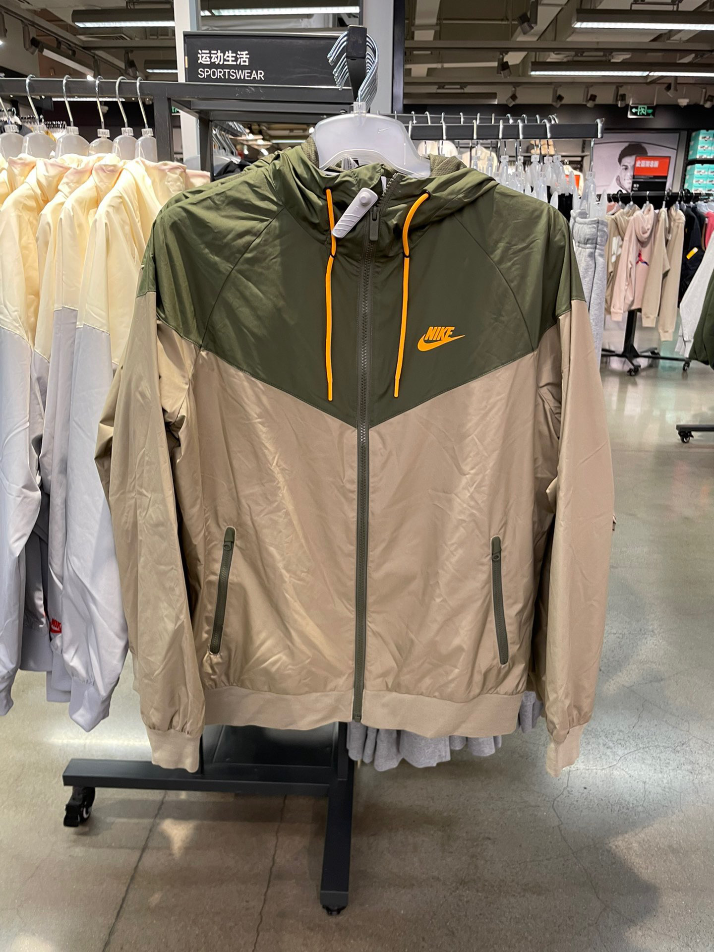 耐克/Nike 男子春秋新款连帽休闲拼接运动服夹克衫风衣外套727325