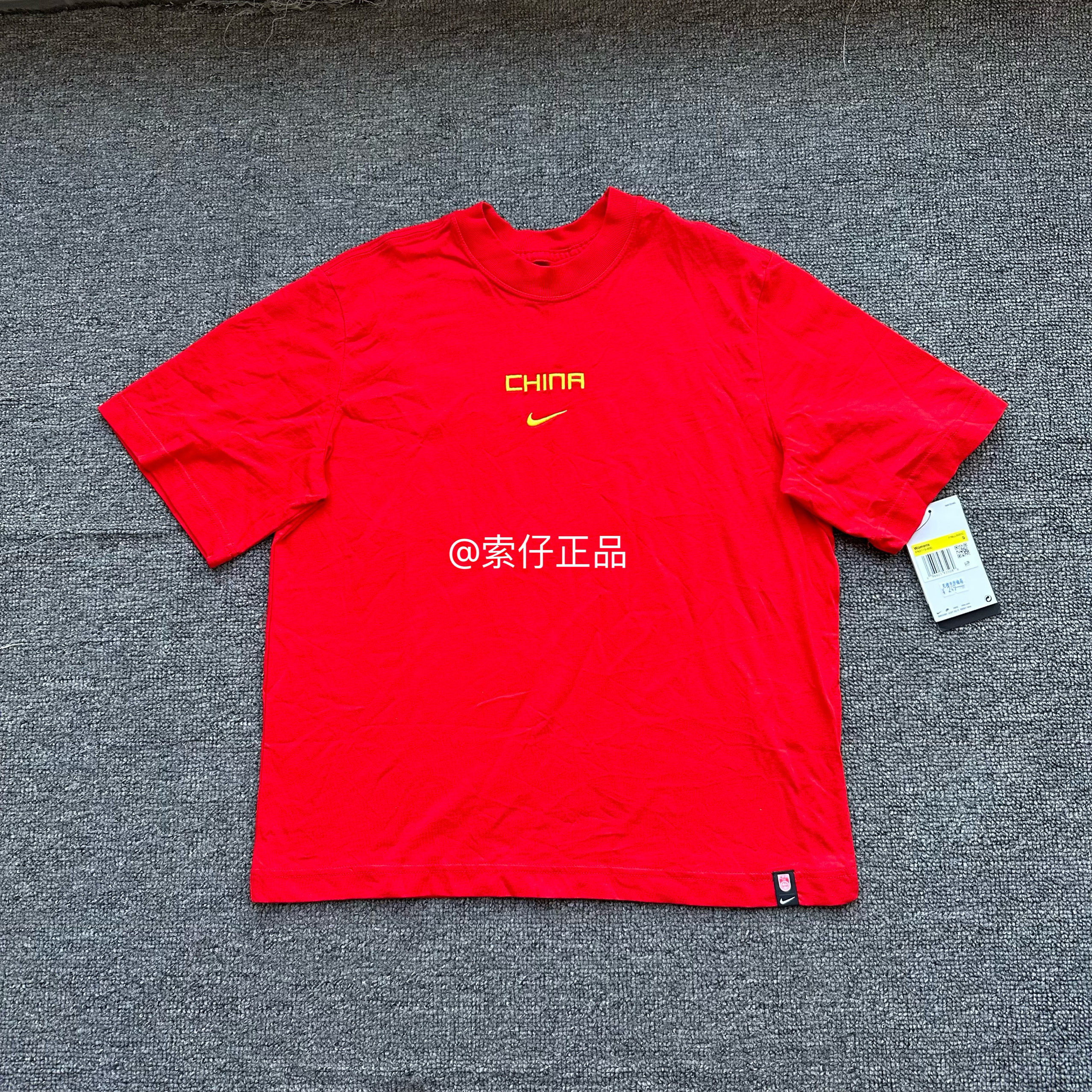 Nike/耐克 夏季女子中国红运动休闲宽松圆领纯棉短袖T恤 FN3115