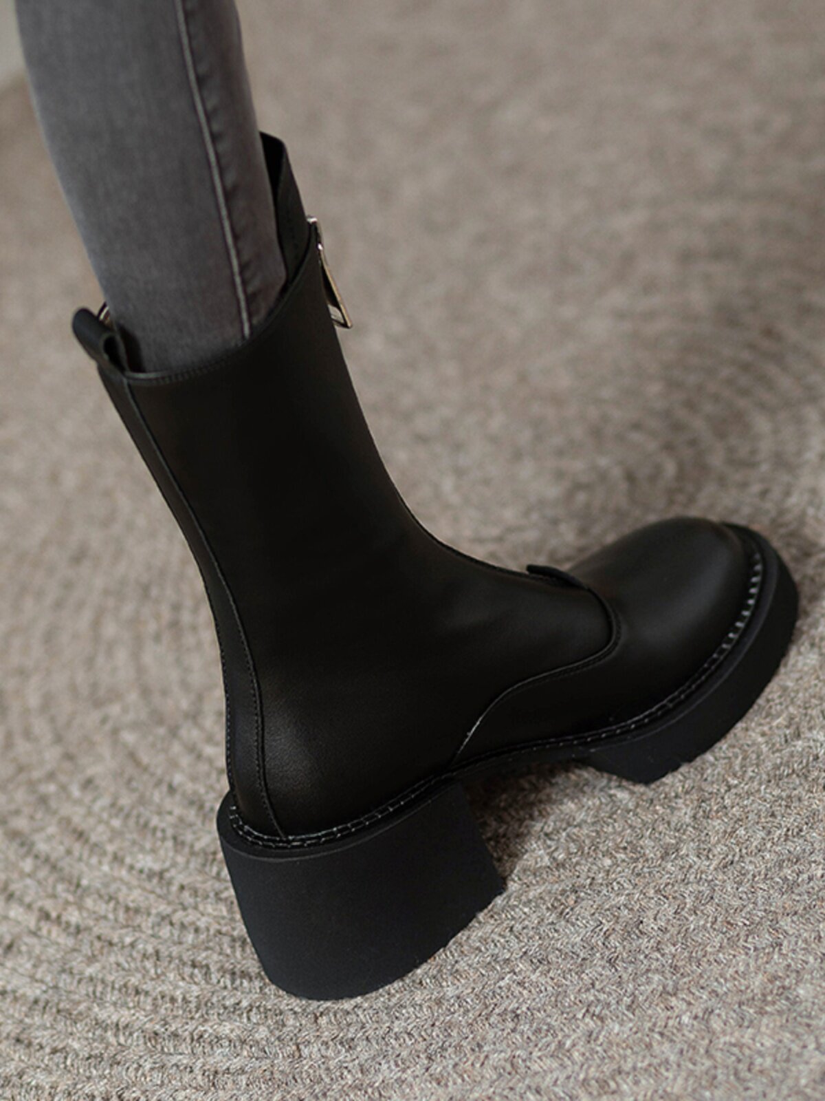 2024 가을 겨울 싱글 부츠  가죽 작은 앞 지퍼 중반 송아지 마틴 부츠 여성용 두꺼운 밑창 부츠 얇은 하이힐 짧은 부츠