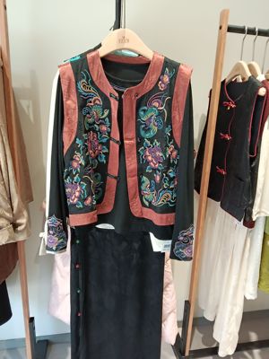 NOHASHTAG 2025春新中式国风刺绣马甲女复古盘扣背心坎肩外搭上衣