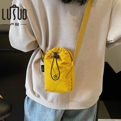 手机包小挎包女2025新款散步迷你夏天装水杯水壶的包包轻便斜挎袋