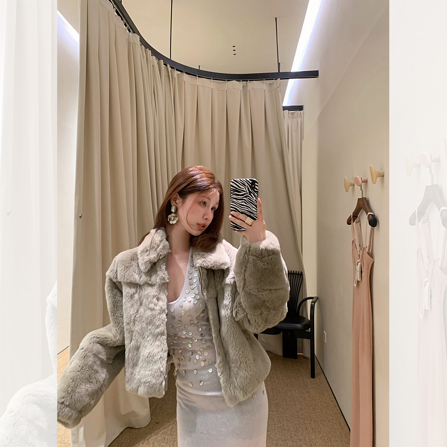 IUIU阿晶家 100獭兔毛皮草外套外套女冬季修身短款翻领显瘦