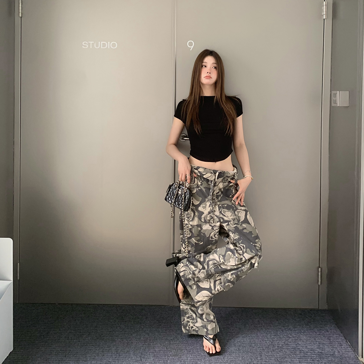 IUIU ONLINE 绿色翻褶腰头晕染玫瑰花迷彩裤个性时尚直筒阔腿裤女