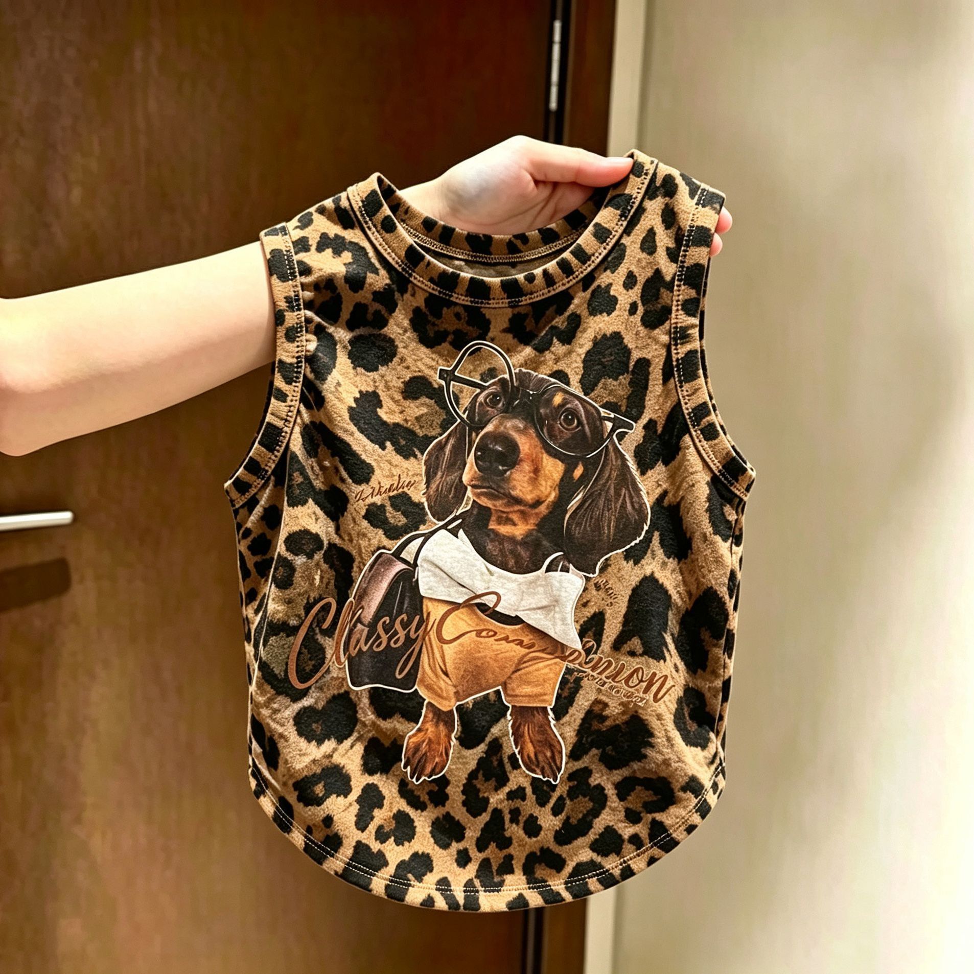 宠物衣服棕黄豹纹戴墨镜腊肠狗无袖背心猫咪柯基金毛大中小犬夏秋