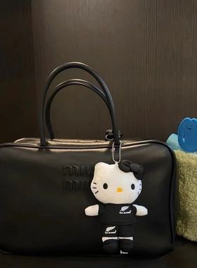 橄榄球hello kitty包包挂饰哈喽hallo公仔凯蒂猫kt猫玩偶黑色挂件