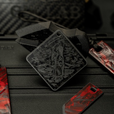 WEAVER织巢鸟 艾尔登法环 纯碳纤维观星少女护符士气章挂坠