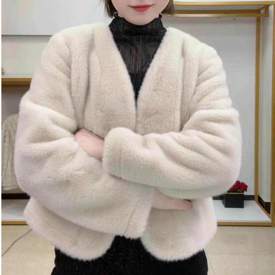 小香风V领毛毛外套女秋冬新款环保皮草仿水貂绒皮毛一体短款上衣