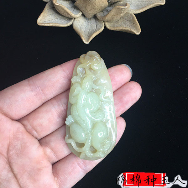 岫玉挂件天然玉石吊坠黄白老玉料貔貅玉挂件镇宅护主玉吊坠毛衣链