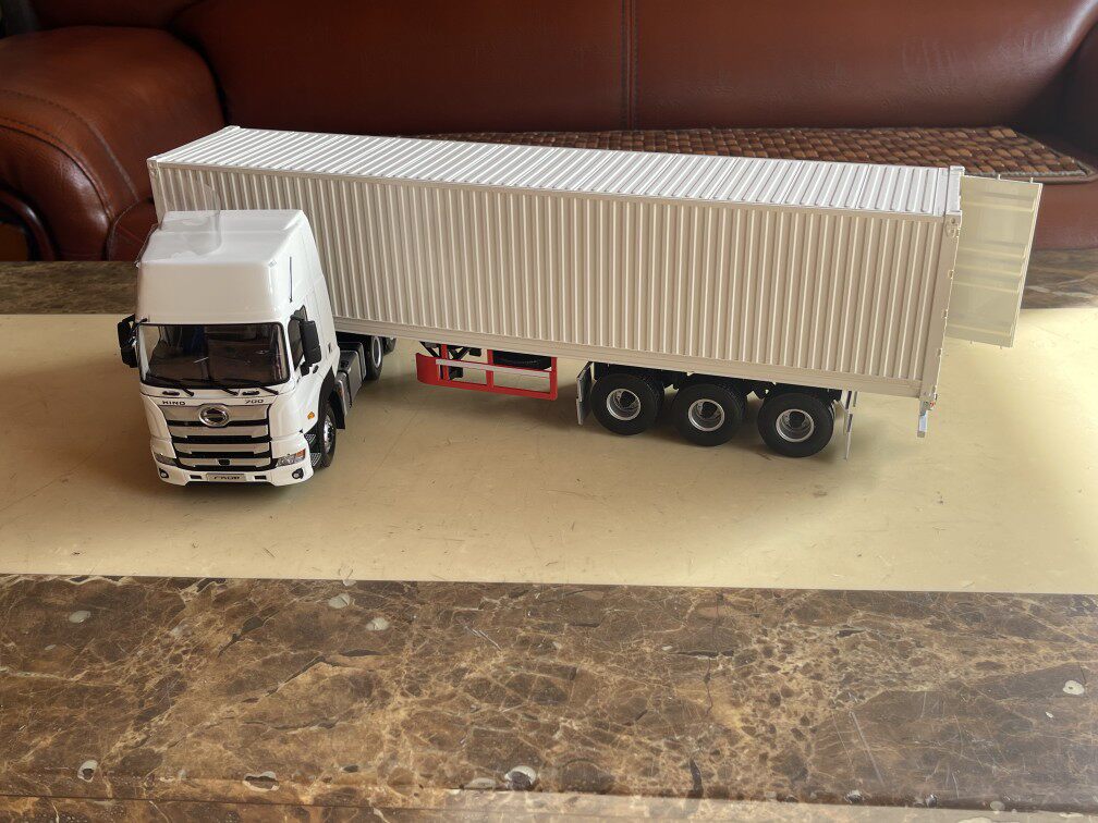 新款1:24 电镀版 镀铬版 广汽日野700智臻 拖头 牵引车 合金汽车