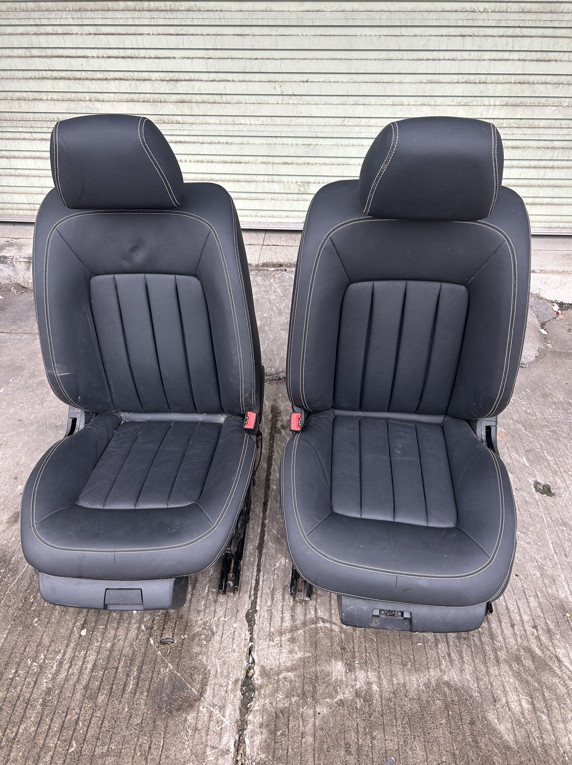 适用奔驰CLS300 CLS320 CLS350 CLS63座椅配件头枕电机真皮坐垫