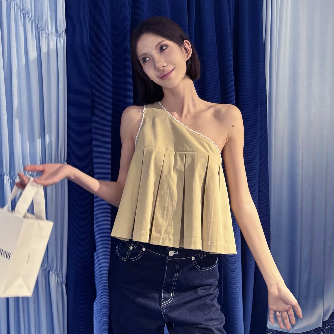 经典卡其色百褶百搭小吊带遮肉女