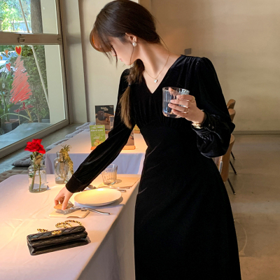 高级感黑色丝绒连衣裙女秋