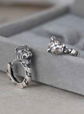 925纯银复古做旧老虎精雕镂空耳环耳扣男士嘻哈个性原创设计单只