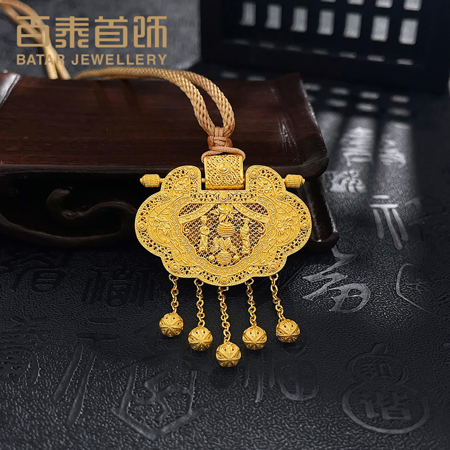 百泰古法黄金吊坠镂空铃铛流苏坠子足金999龙凤呈祥锁包婚嫁挂坠