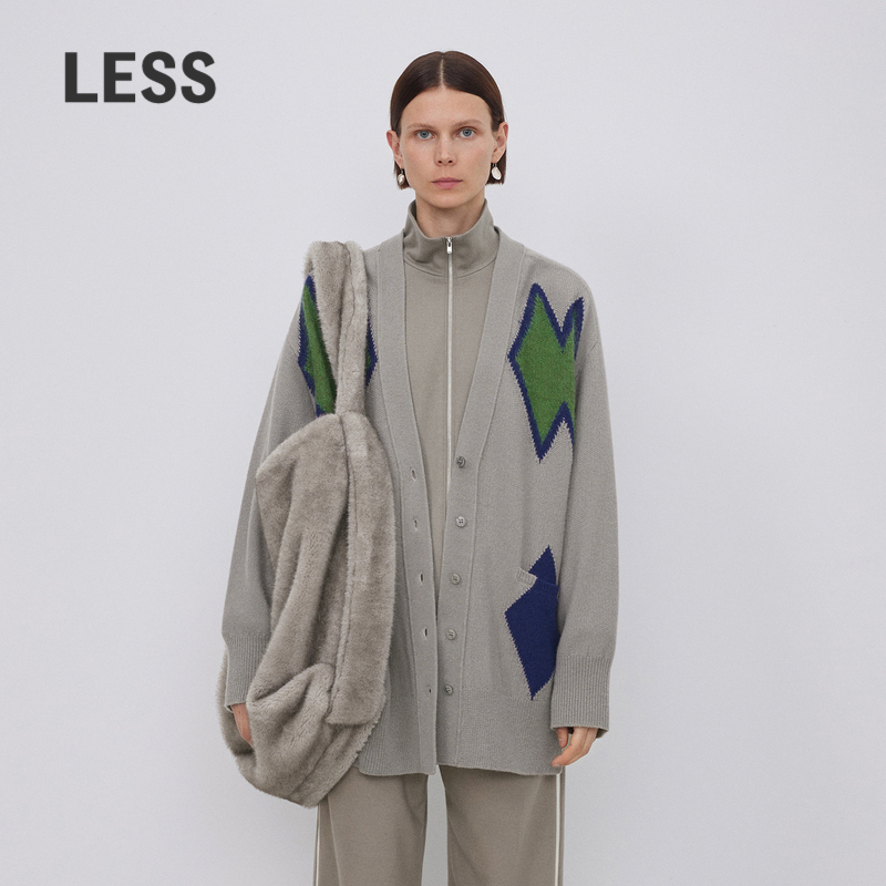 叠穿在轻薄毛衫外做保暖小外套，随意好穿