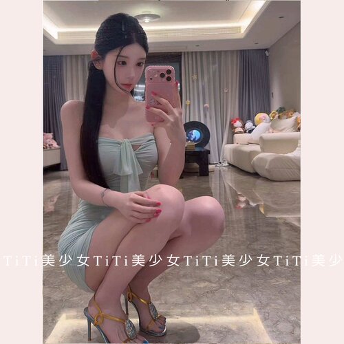 薄荷绿褶皱飘带抹胸连衣裙