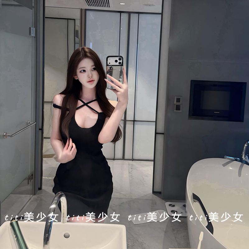 【TiTi美少女】性感挂脖系带连衣裙女2026新款修身显身材包臀短裙