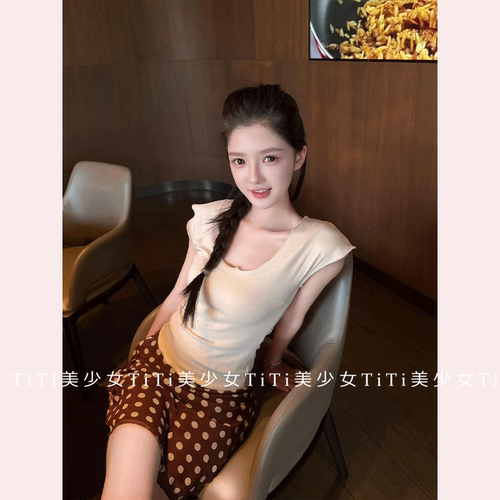 纯欲夏季U领小飞袖修身T恤