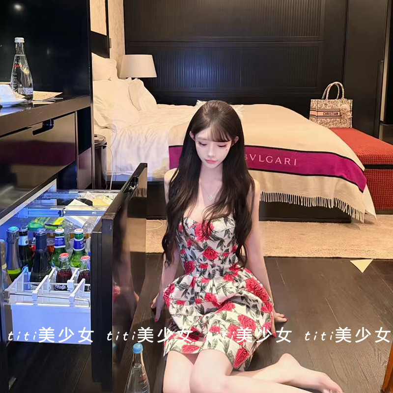 【TiTi美少女】春季法式纯欲名媛风玫瑰抹胸花苞立体蓬蓬连衣裙女,女装/女士精品,大码内搭,淘宝优惠券,粉丝福利购,淘宝优惠卷