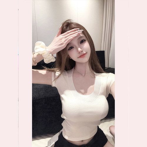 奶白色U领短袖针织T恤