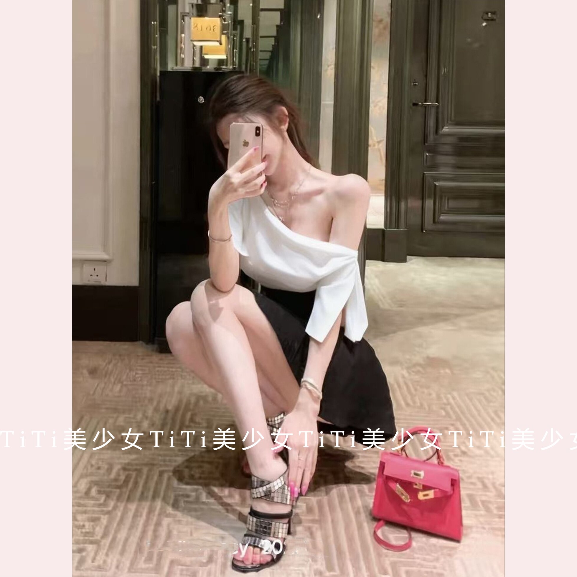 【TiTi美少女】现货撞色鱼骨收腰斜肩短袖T恤女秋冬性感拼接上衣