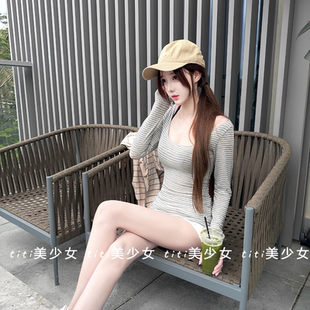 弹力紧身显身材短款 T恤收腰修身 撞色u领长袖 上衣 TiTi美少女